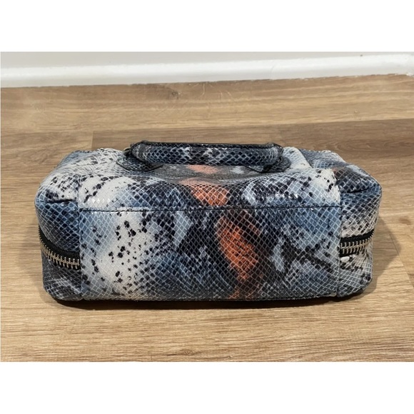 Amy Kestenberg multi blue snake print purse/satchel/crossbody - Picture 2 of 11